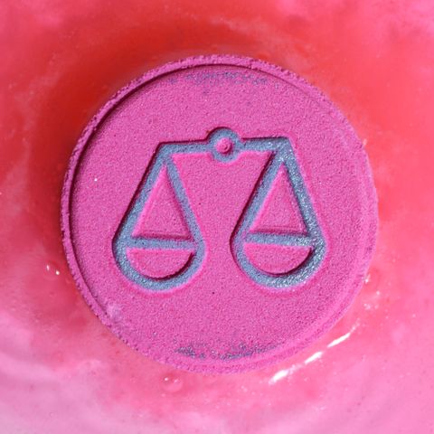 Libra Set of Zodiac Bath Fizzers with Horoscope
