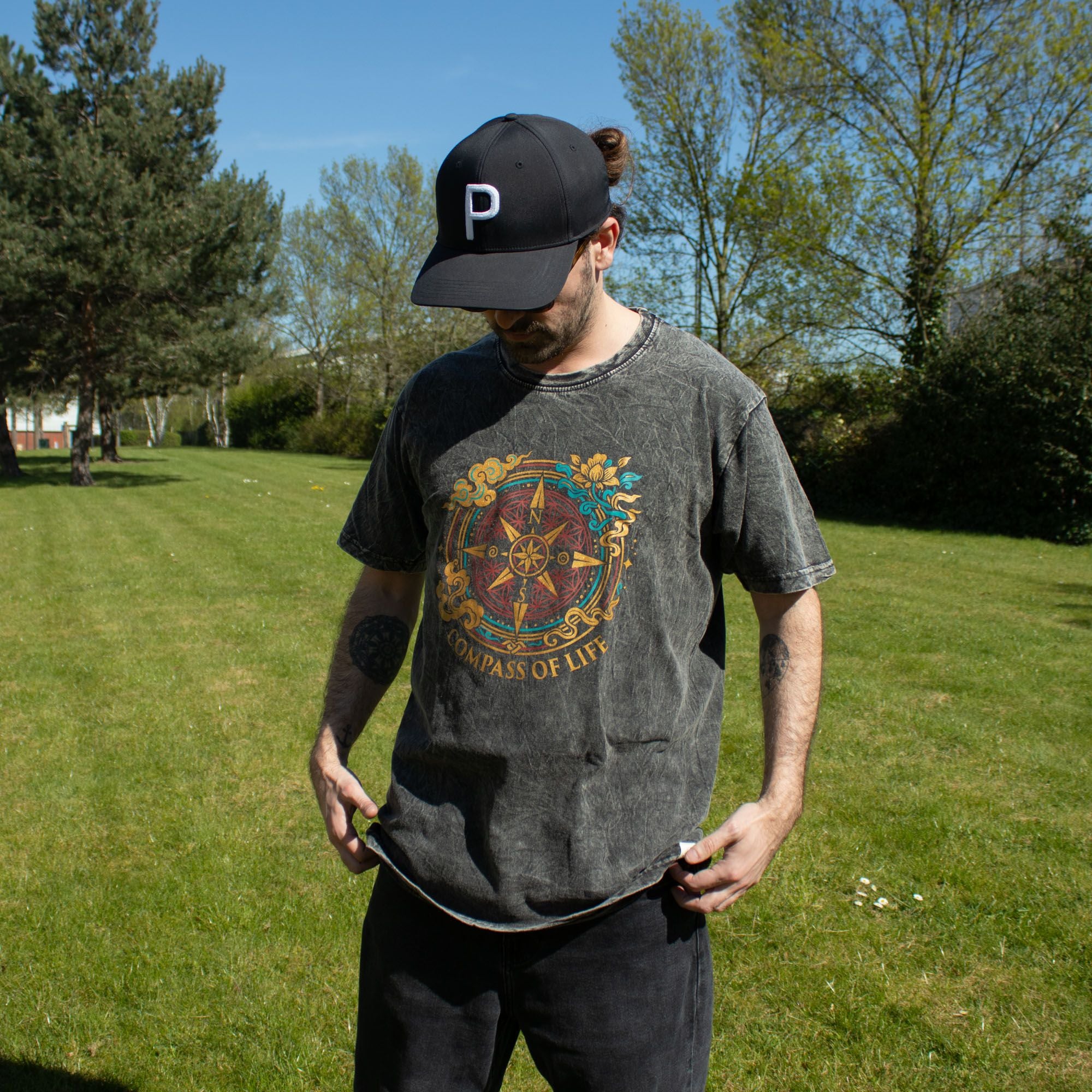 Nomad Sari Stonewashed Cotton T-Shirt | Compass of Life | Charcoal | Large
