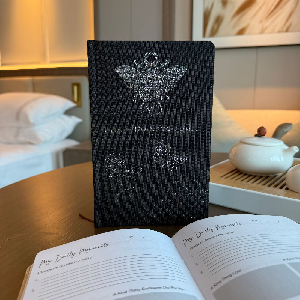I am Thankful For Black Gratitude Journal with Silver Lining